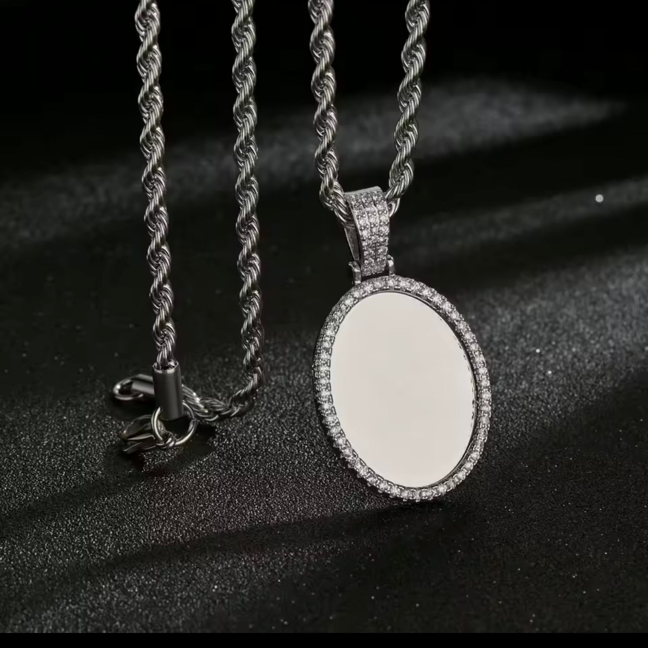 Oval Stone Border Necklace